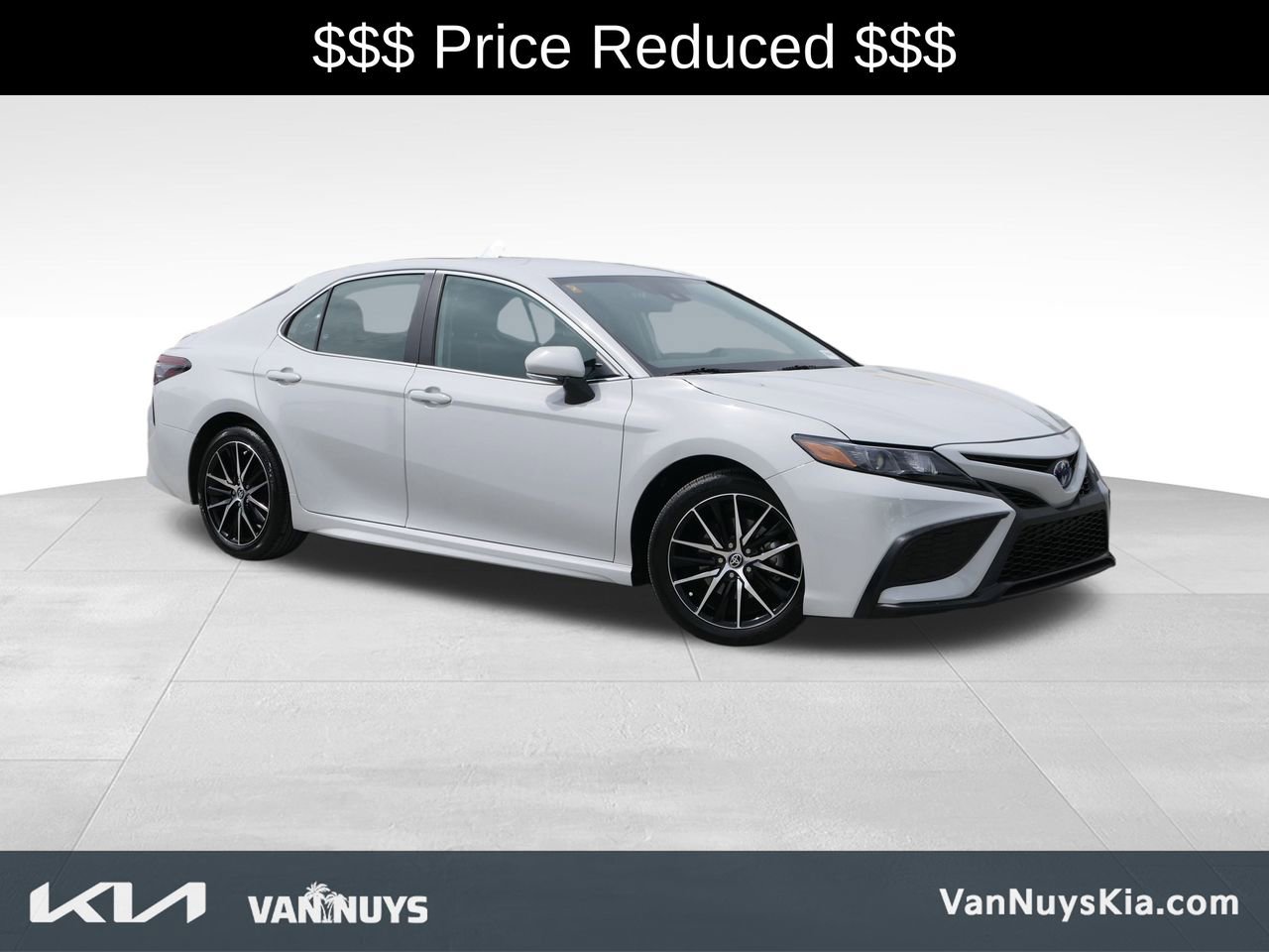 Used 2023 Toyota Camry SE