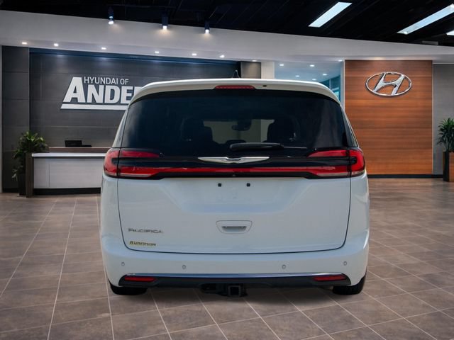Used 2023 Chrysler Pacifica Touring-L FWD image 11