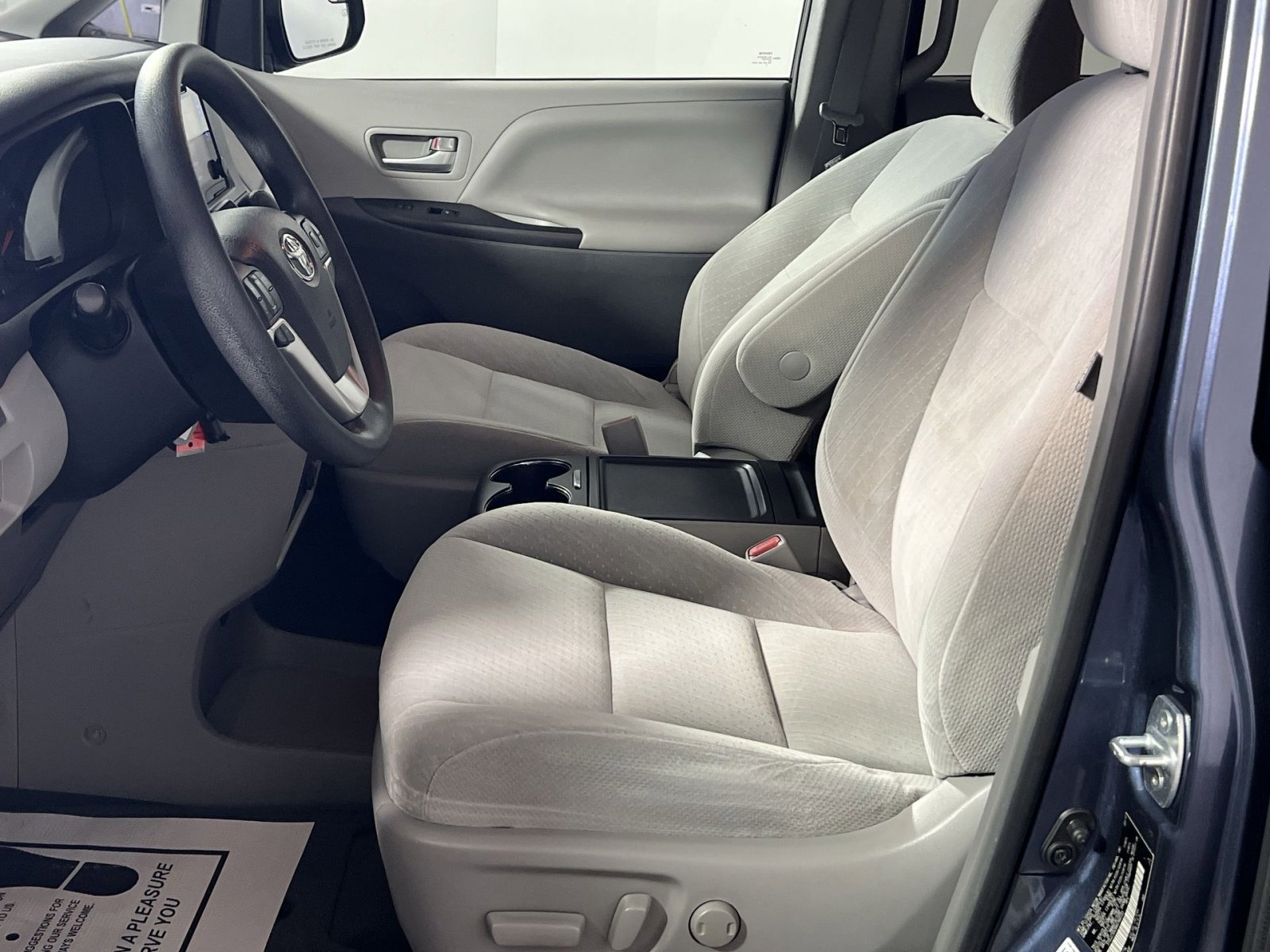 Used 2017 Toyota Sienna LE image 13