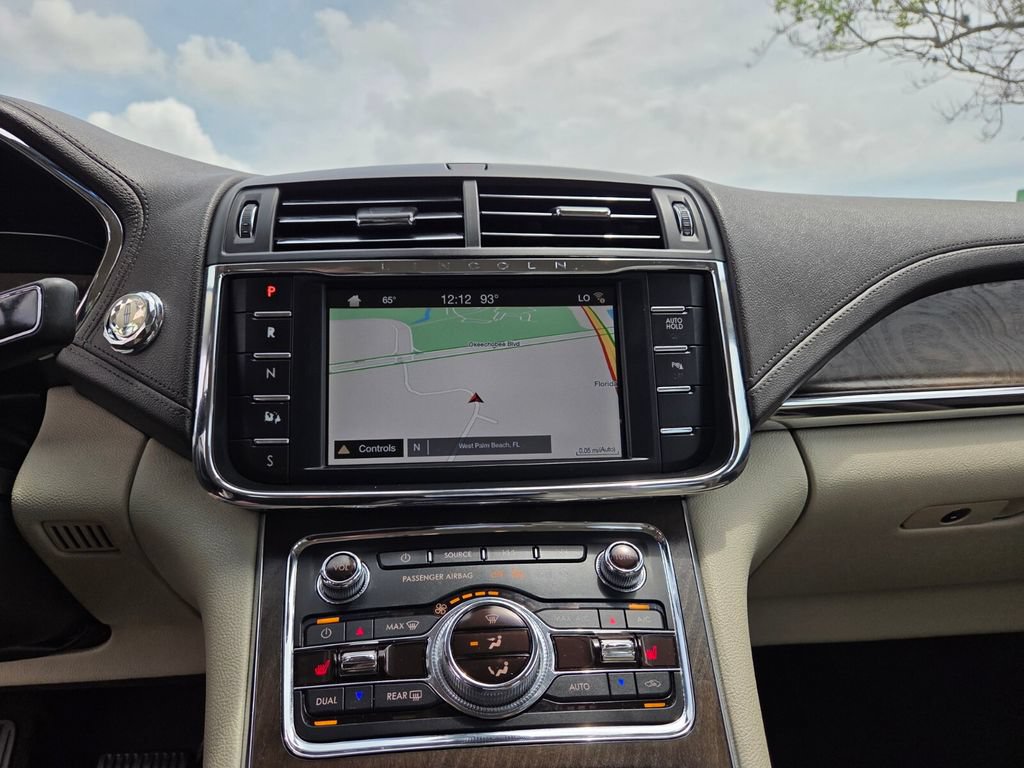 Used 2019 Lincoln Continental Select FWD image 24