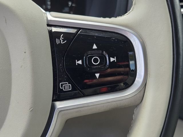 Used 2020 Volvo XC90 T5 Momentum w/ Protection Package Premier FWD image 25