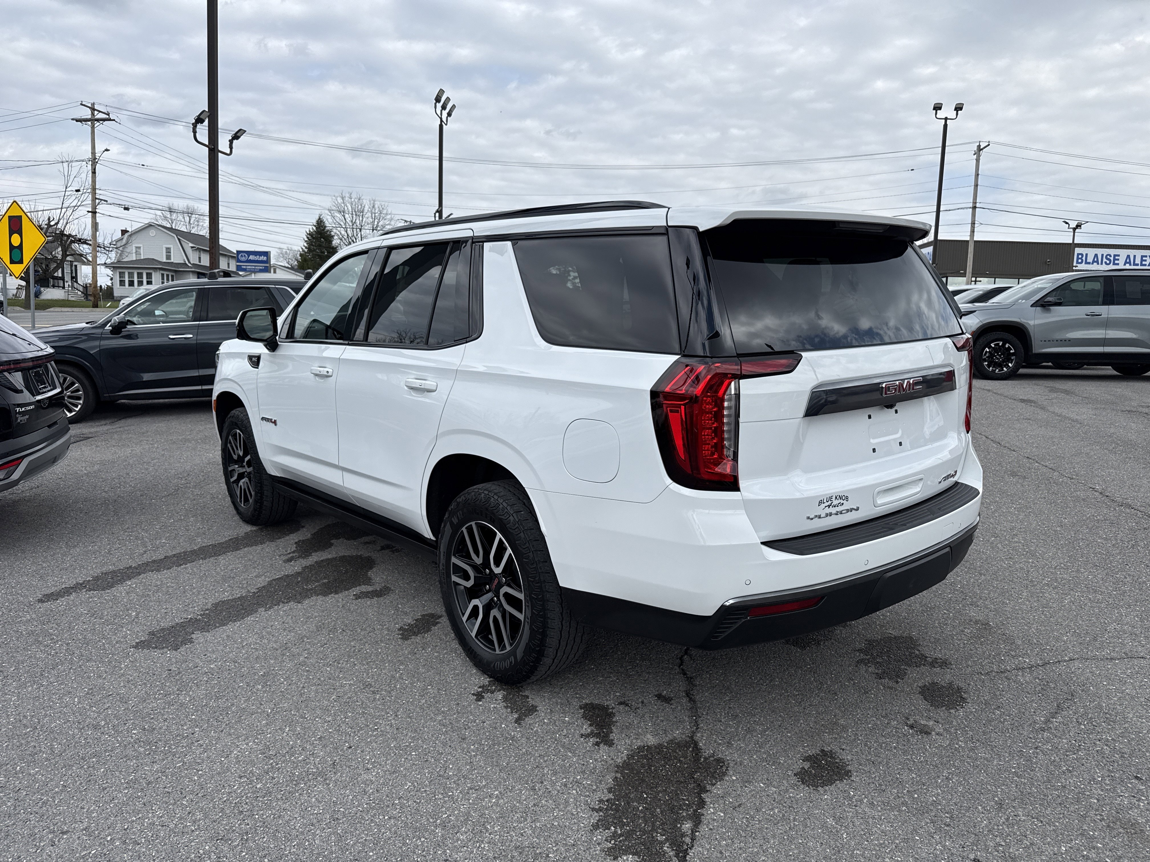 Used 2024 GMC Yukon AT4 w/ AT4 Premium Package image 6