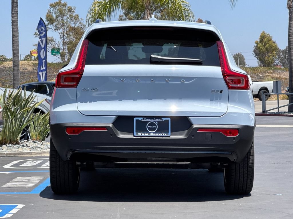 New 2026 Volvo XC40 B5 Plus w/ Climate Package AWD/4WD image 4