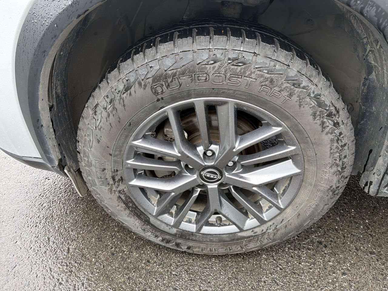 Used 2024 Nissan Rogue S AWD/4WD image 10