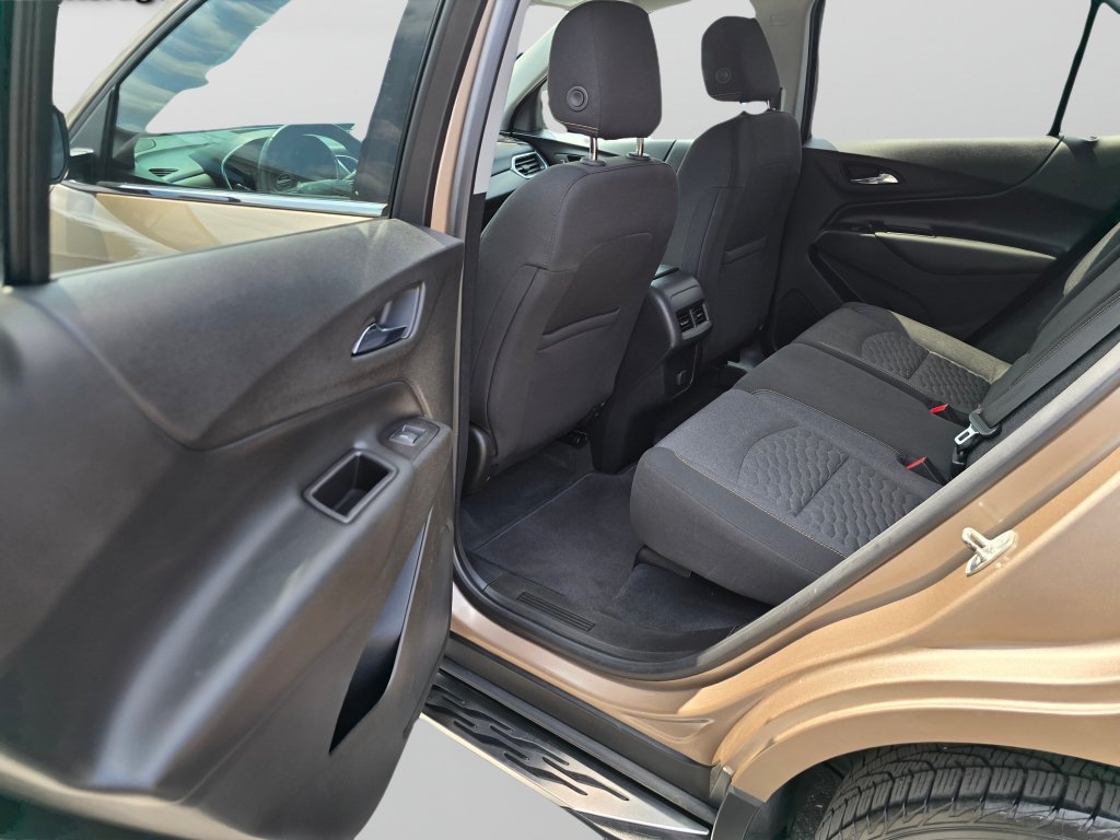 Used 2018 Chevrolet Equinox LT w/ LPO, Hit The Road Package AWD/4WD image 24