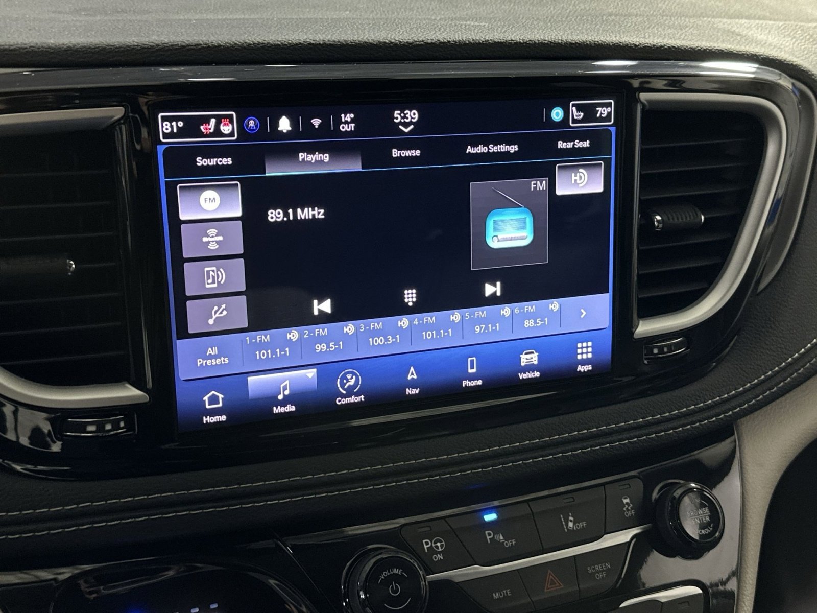 Used 2022 Chrysler Pacifica Touring-L w/ Uconnect Theater Family Group image 23