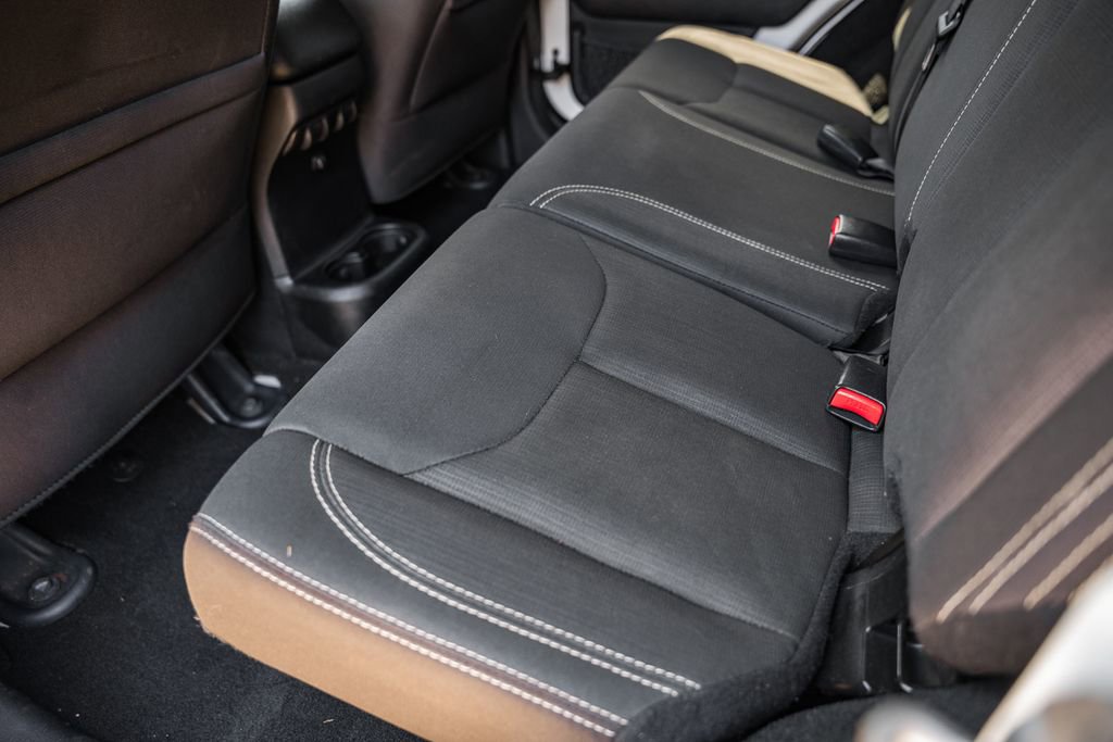 Used 2017 Jeep Wrangler Unlimited Rubicon w/ Cold Weather Group image 29