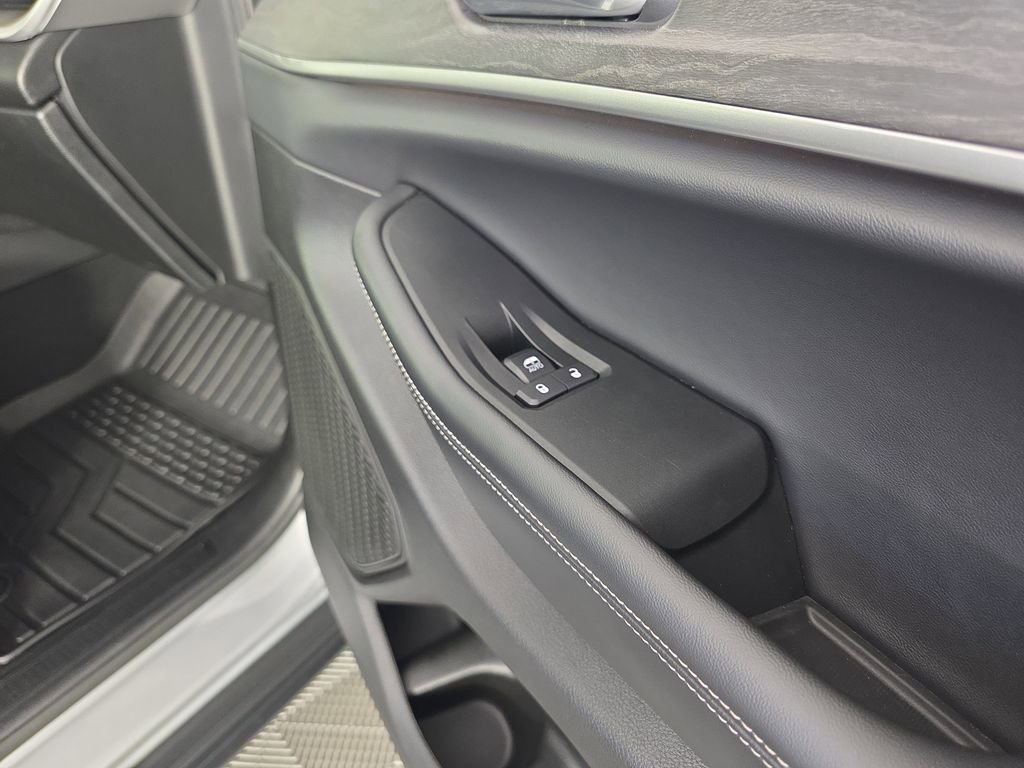 Used 2025 Jeep Grand Cherokee L Limited RWD image 38