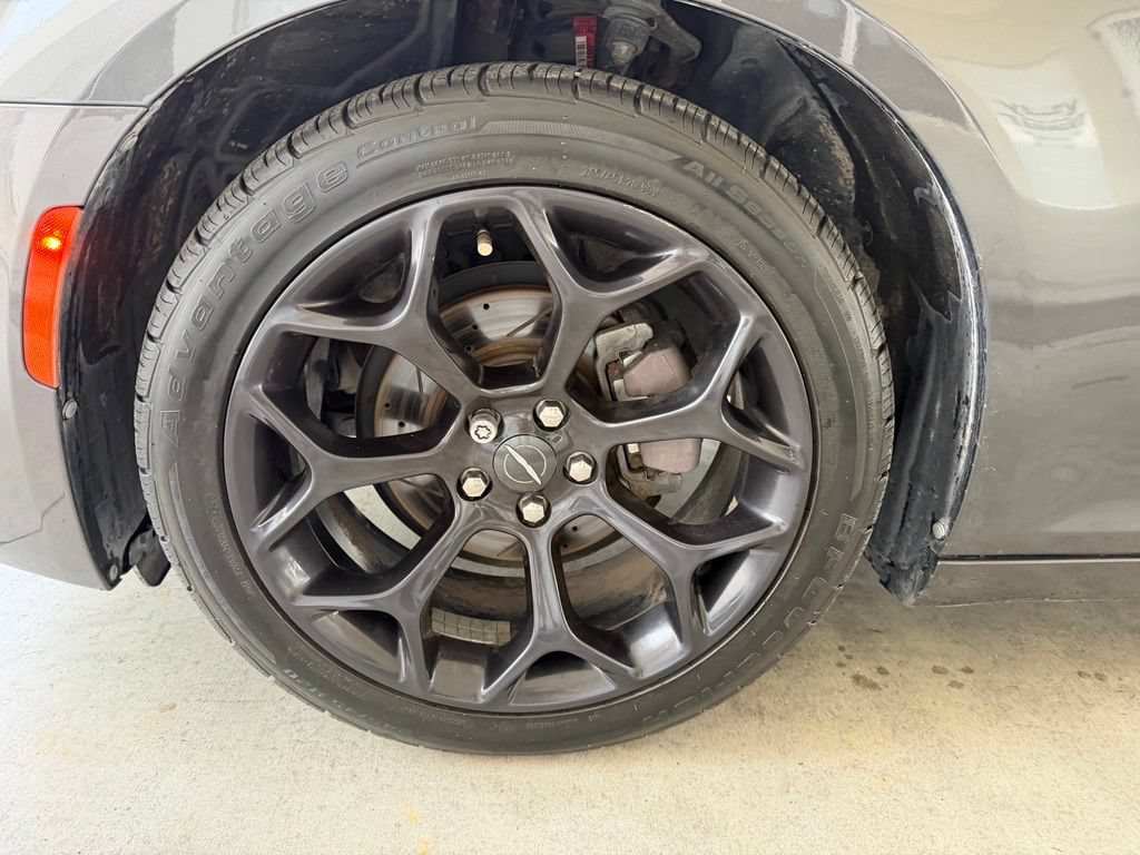 Used 2019 Chrysler 300 Touring w/ Sport Appearance Package RWD image 14
