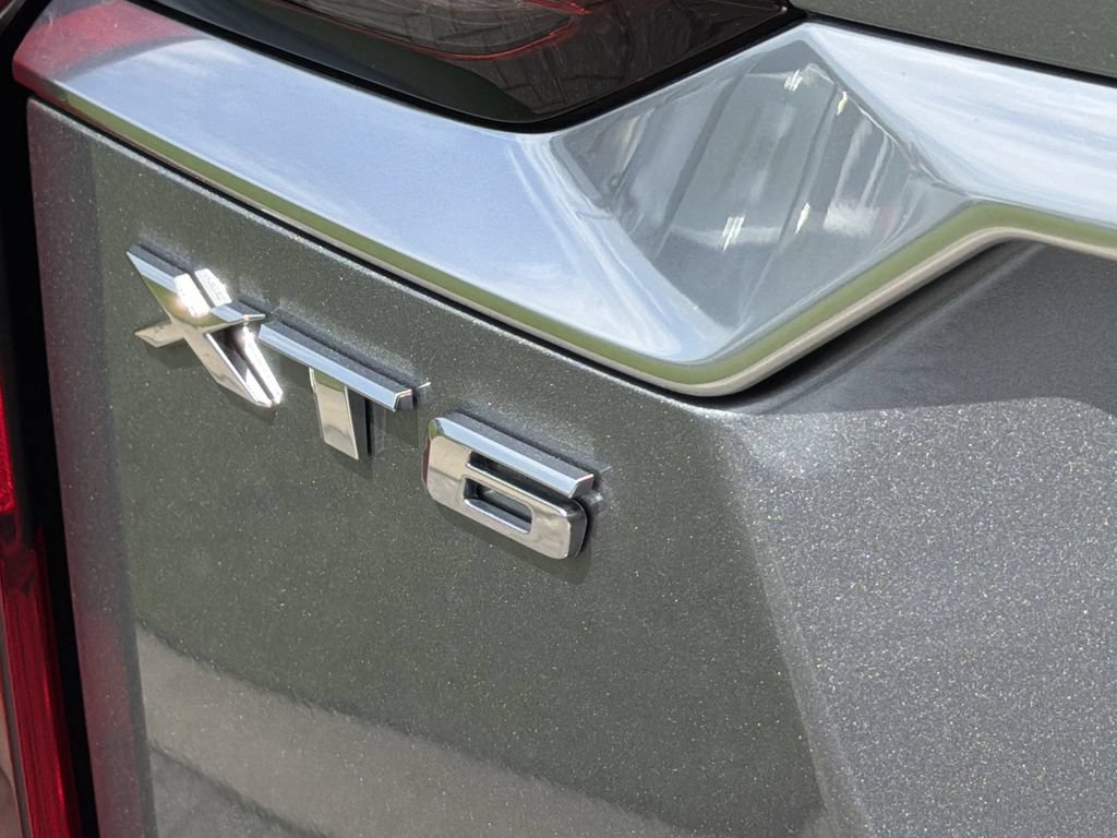 Certified 2025 Cadillac XT6 Luxury FWD image 12