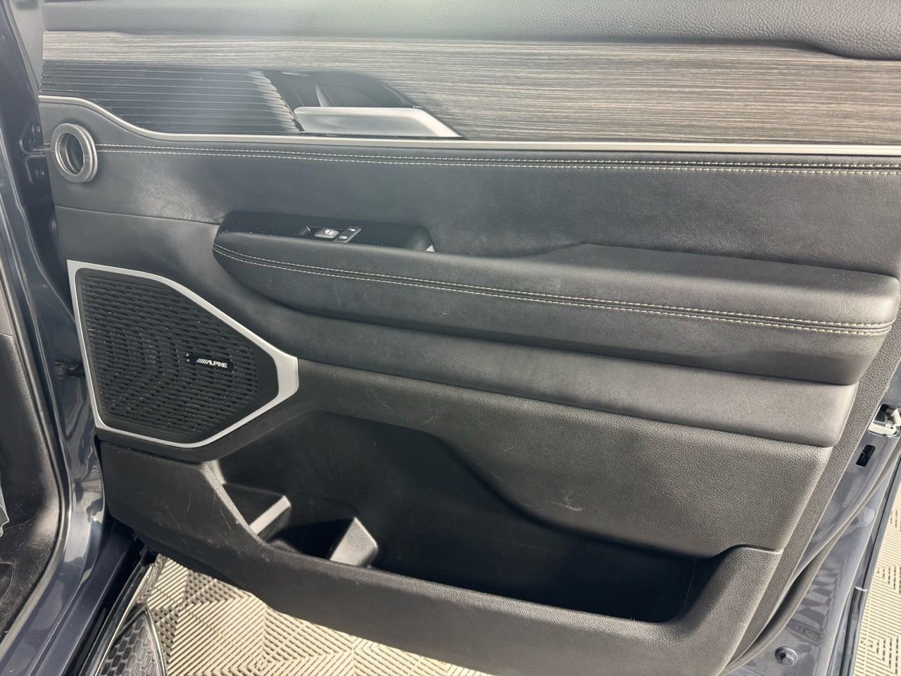 Used 2024 Jeep Wagoneer L Series II w/ Flexible Seating Group image 32