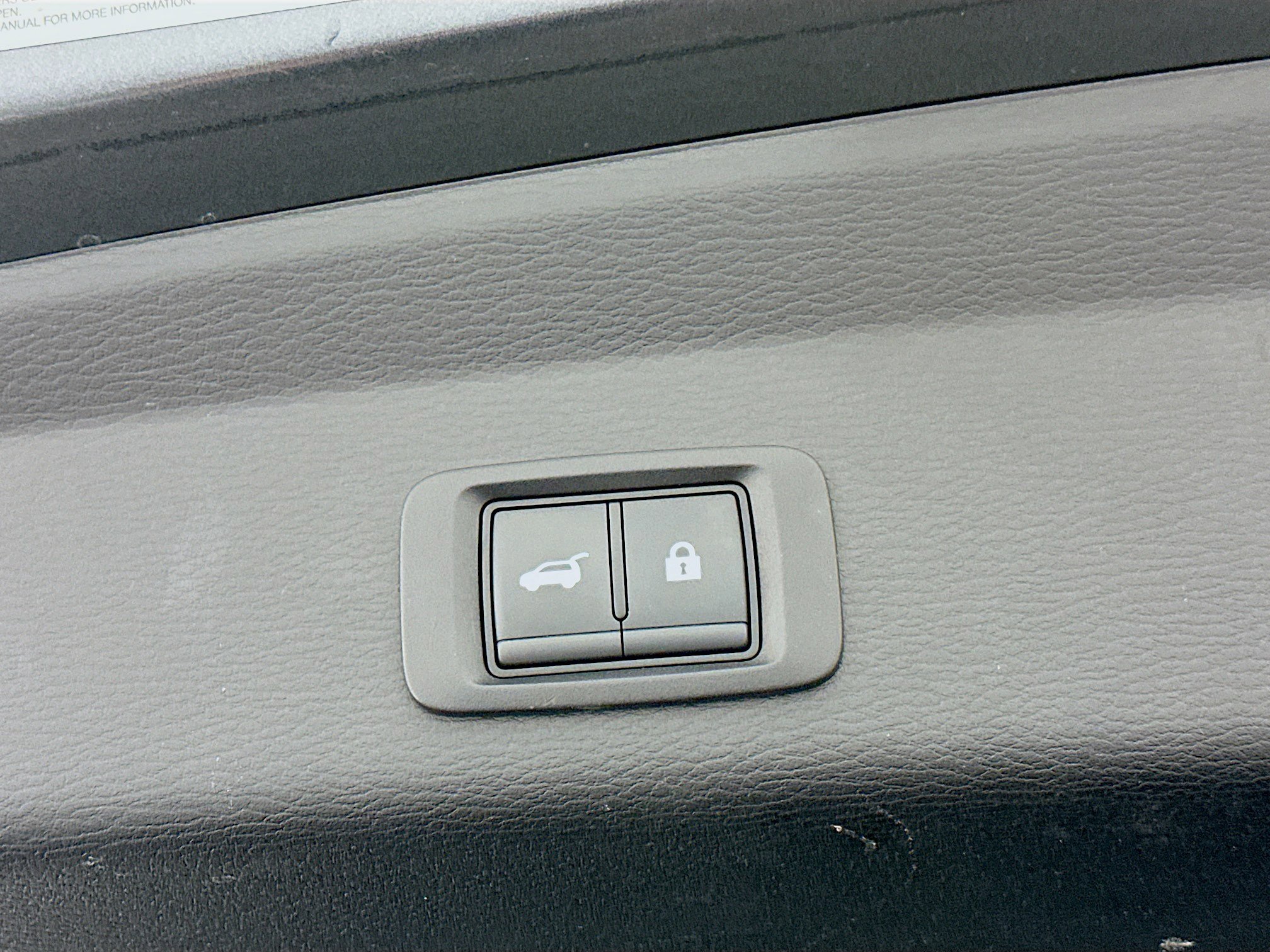 Used 2025 Mitsubishi Outlander SE image 32