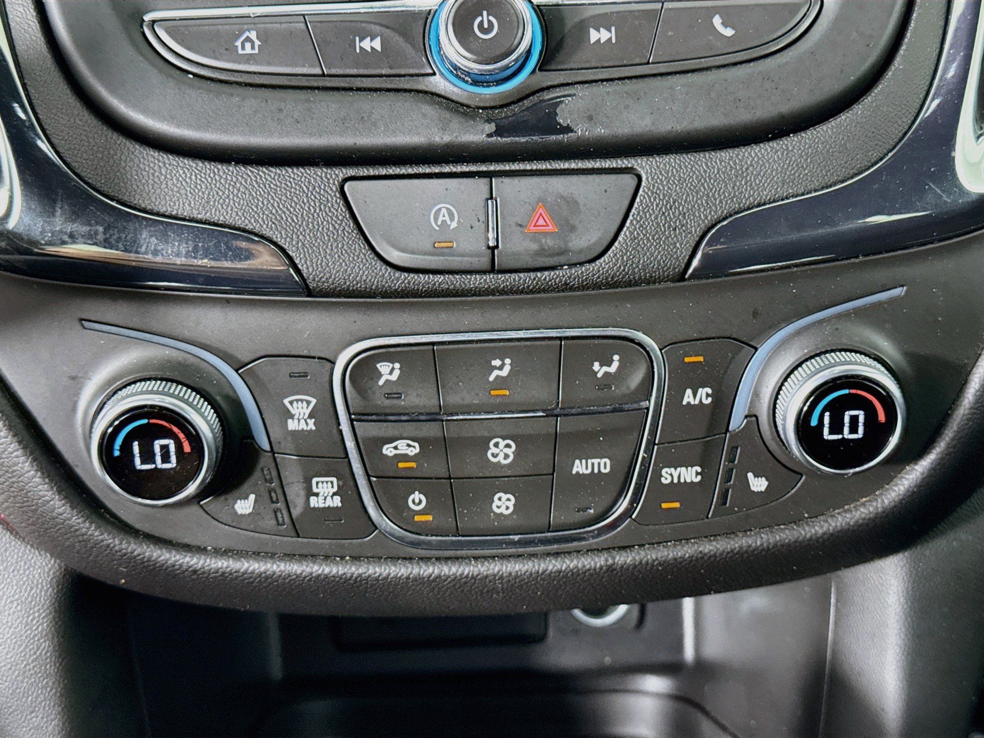 Used 2024 Chevrolet Equinox RS w/ LPO, Cargo Package FWD image 17