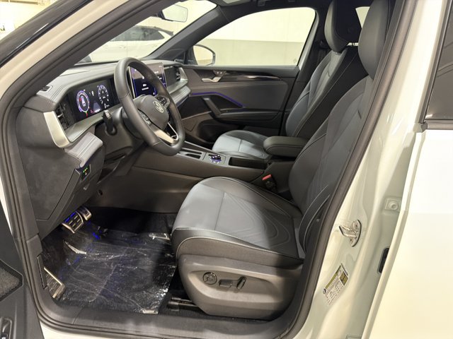 New 2026 Volkswagen Tiguan SE R-Line AWD/4WD image 16