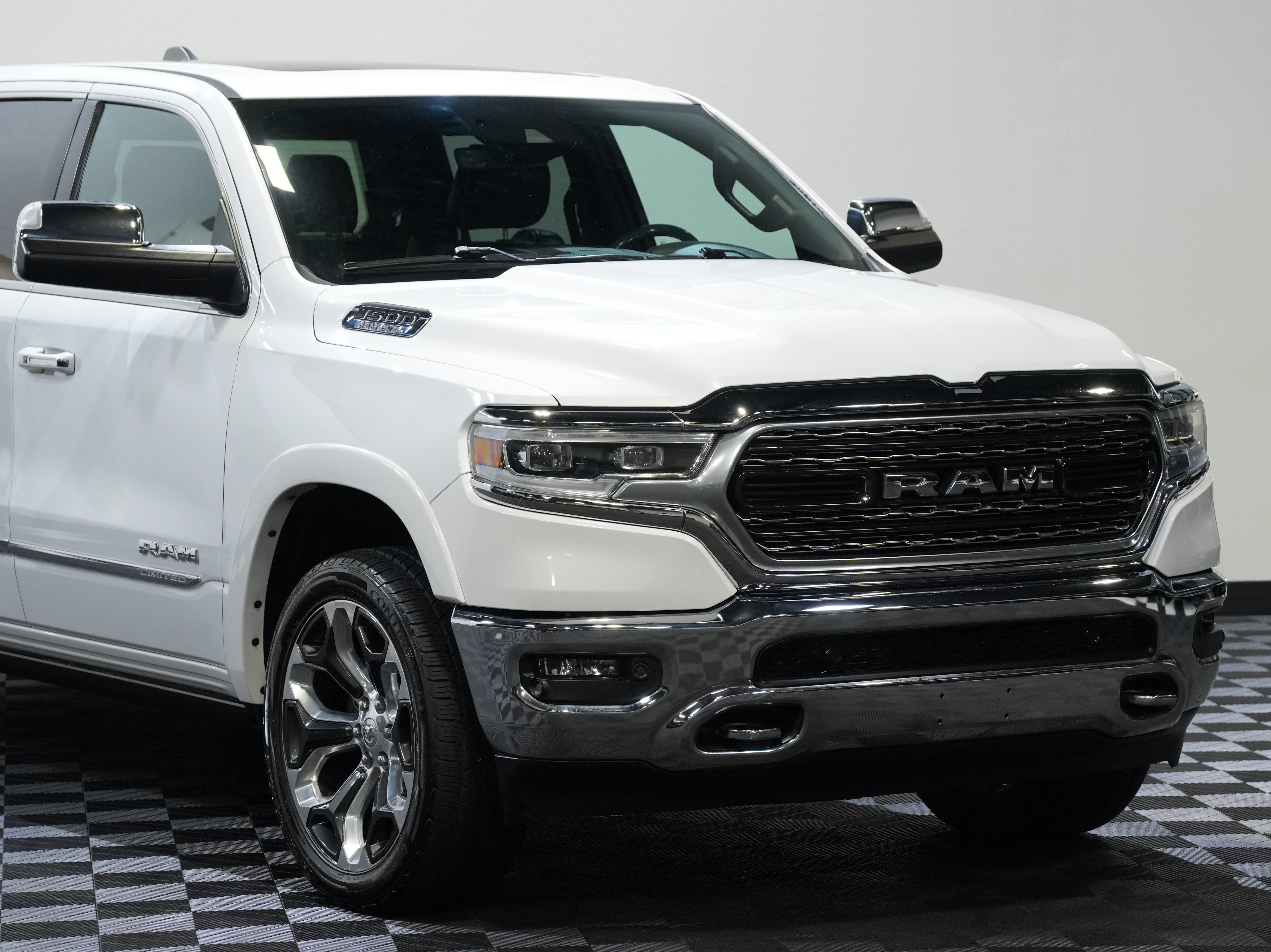 Used 2019 RAM 1500 Limited AWD/4WD image 9