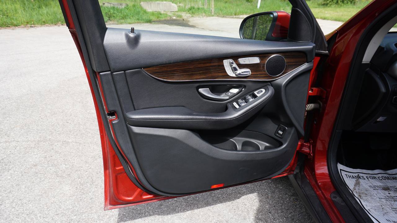 Used 2017 Mercedes-Benz GLC 300 4MATIC image 22