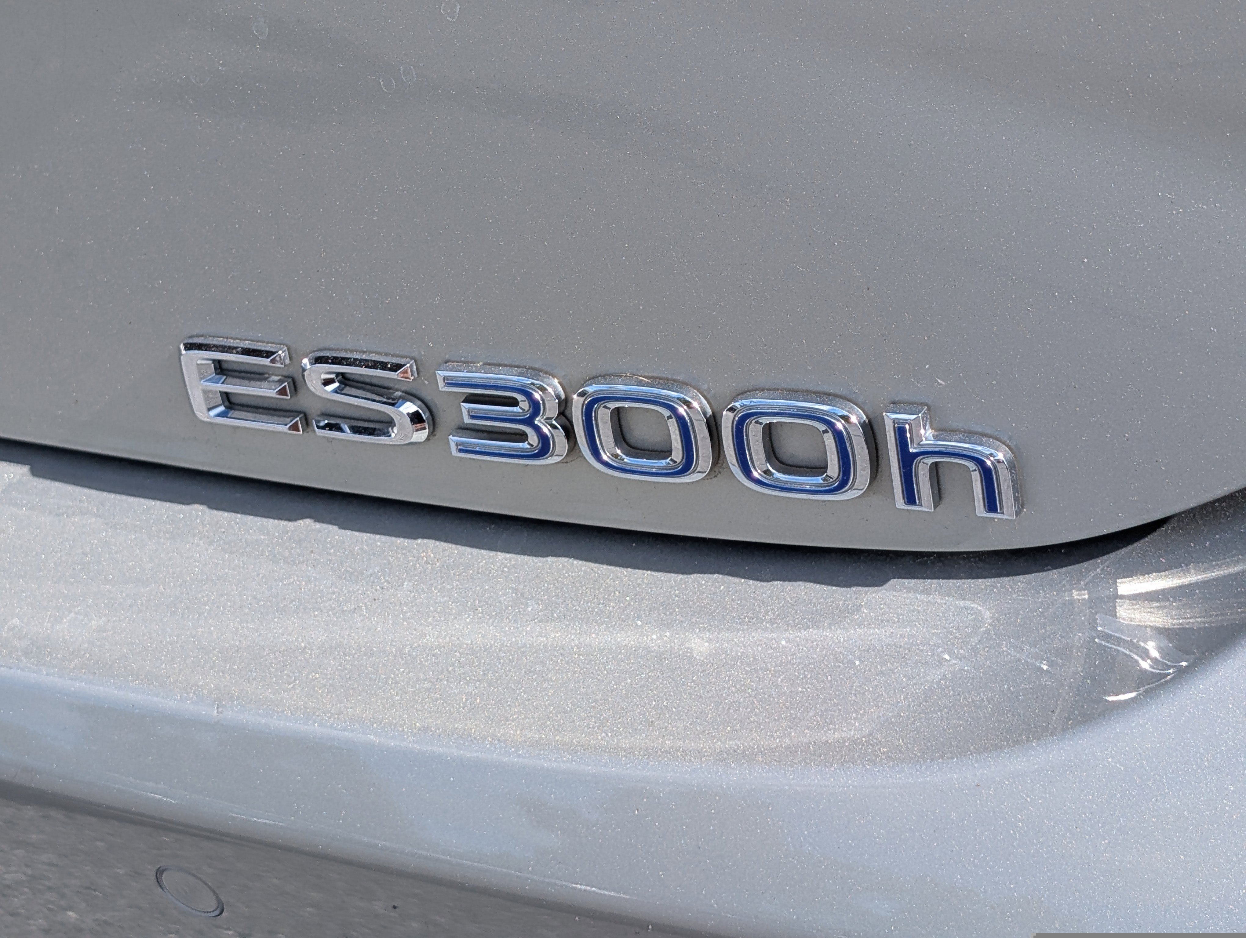 Certified 2022 Lexus ES 300h w/ Premium Package image 9