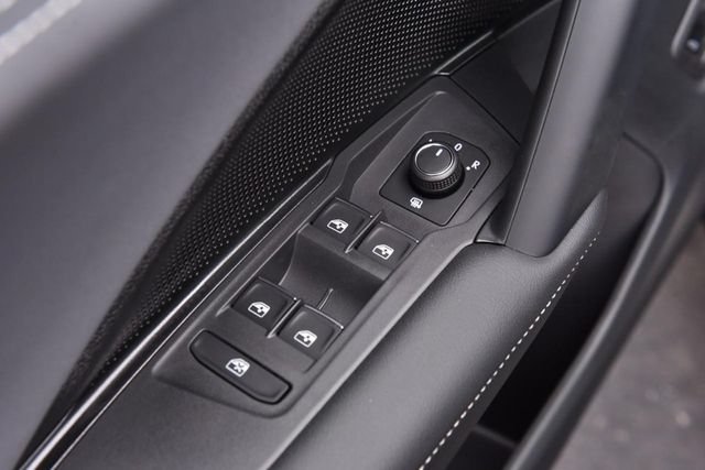 New 2026 Volkswagen Tiguan SE FWD image 9