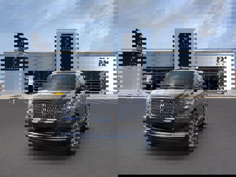 New 2022 Lincoln Navigator 4WD image 2