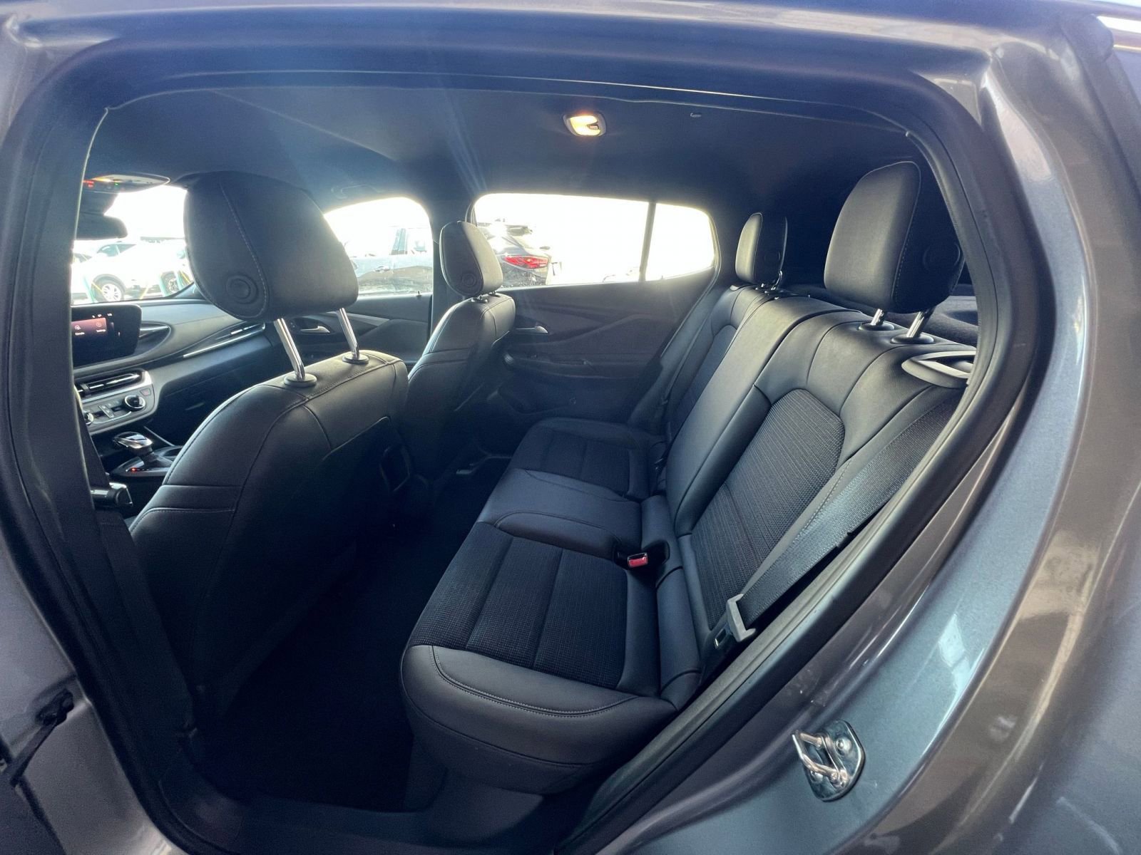 Used 2025 Buick Envista Preferred image 25