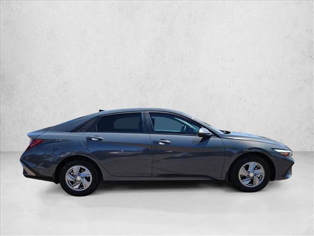 Used 2025 Hyundai Elantra SE FWD video 4