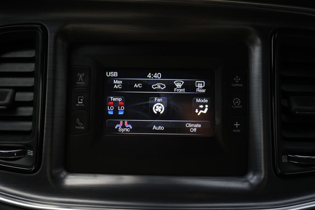 Used 2015 Dodge Challenger SXT image 43