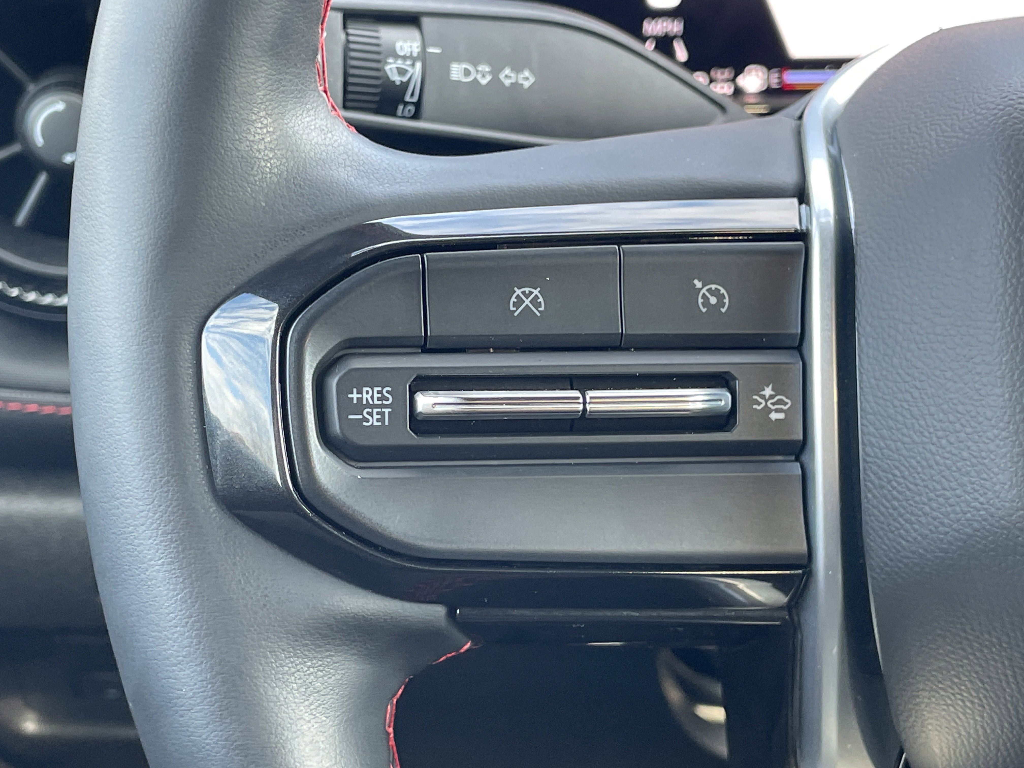 Used 2024 Chevrolet Colorado Z71 w/ Z71 Convenience Package 2 image 24