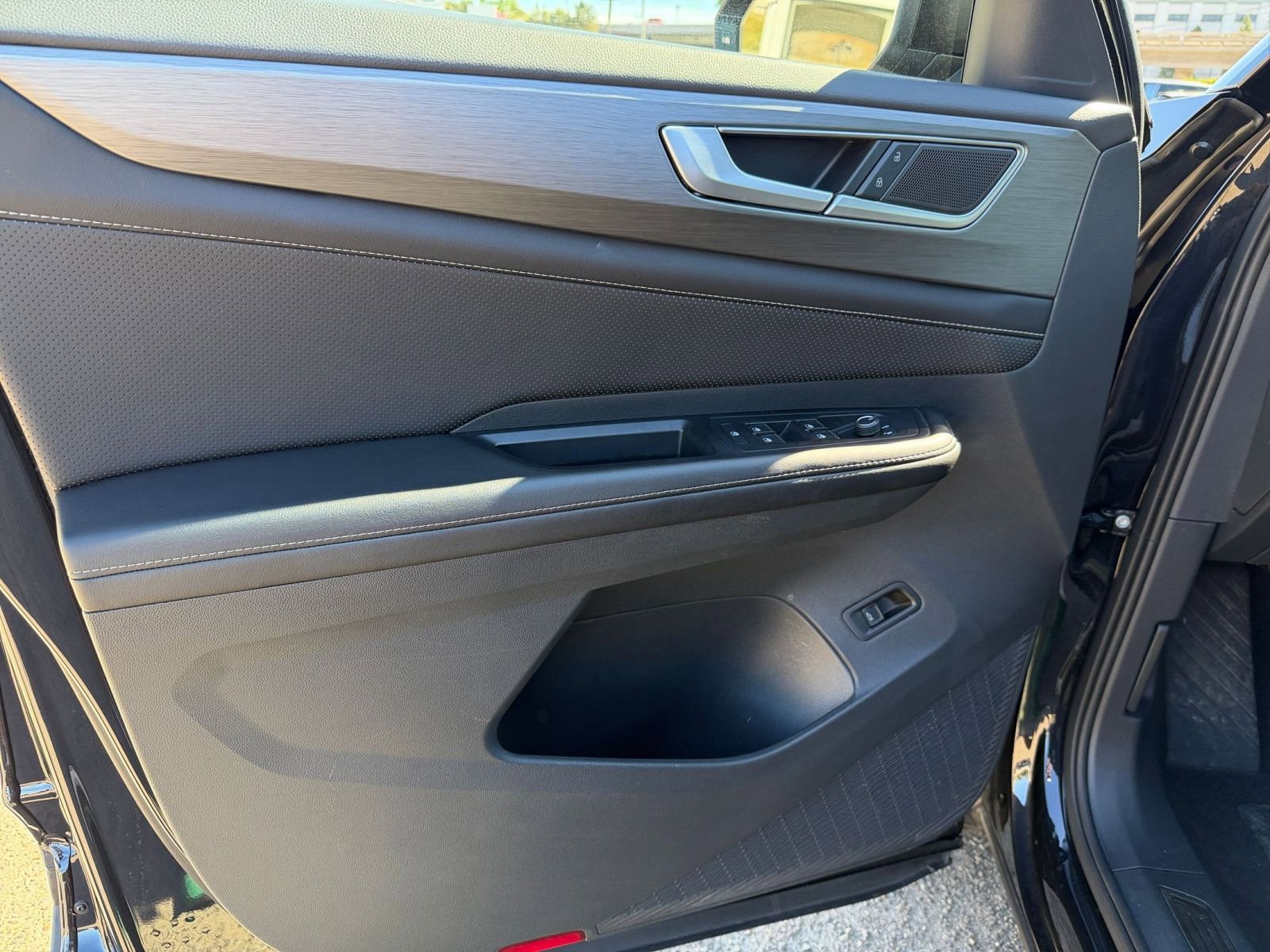 Used 2025 Volkswagen Atlas Cross Sport SE image 20