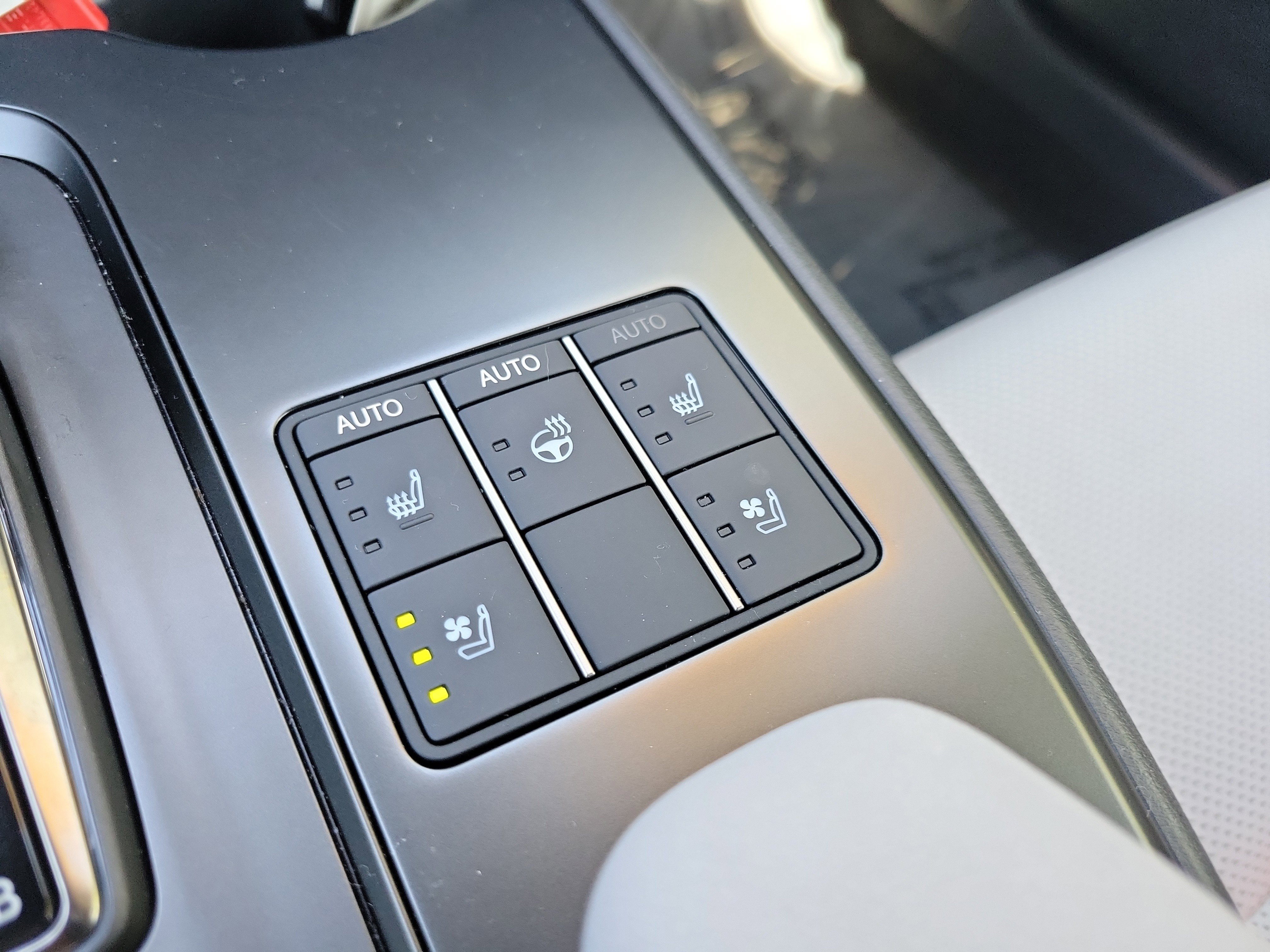 Used 2025 Lexus UX 300h FWD w/ Cold Area Package image 27