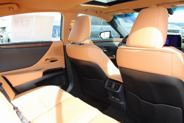 Certified 2025 Lexus ES 300h w/ Premium Package image 7