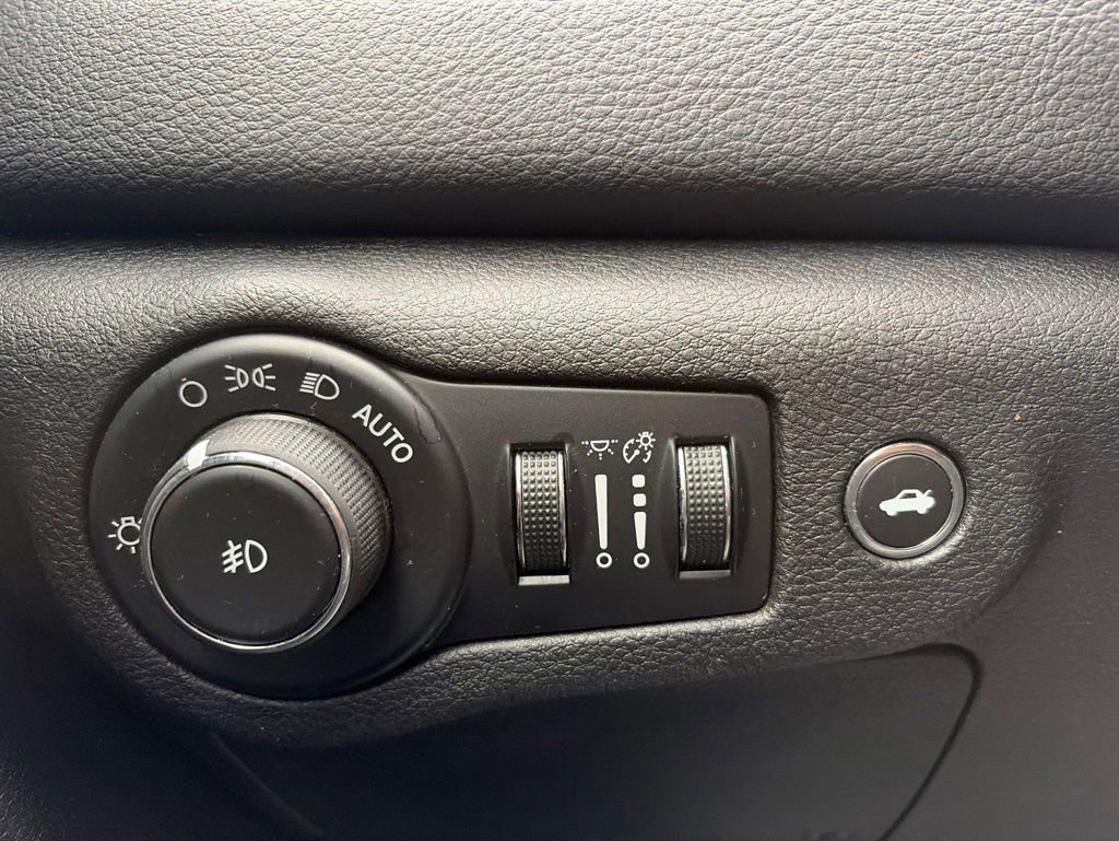 Used 2016 Chrysler 200 S FWD image 9