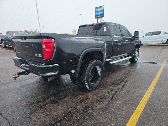 Used 2022 Chevrolet Silverado 3500 High Country AWD/4WD image 3