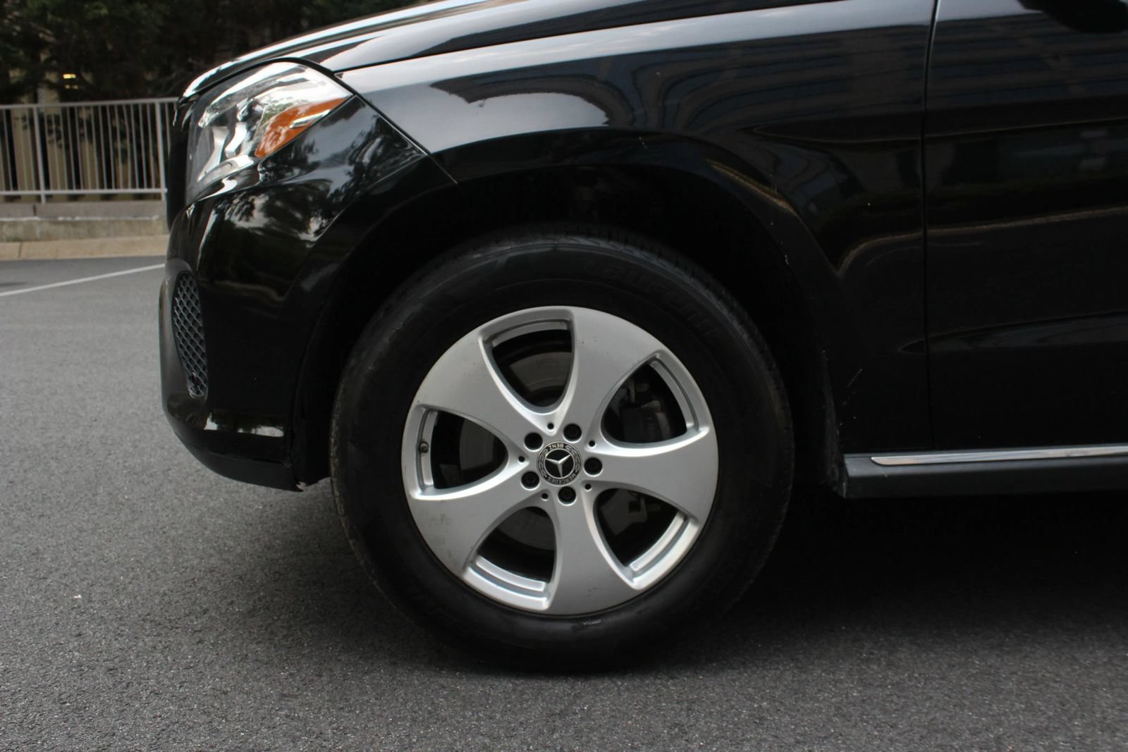 Used 2018 Mercedes-Benz GLS 450 4MATIC w/ Premium Package image 11
