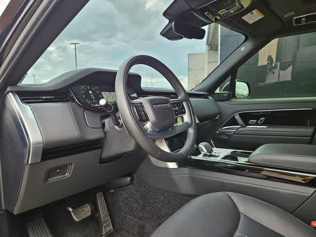 Used 2025 Land Rover Range Rover SE AWD/4WD image 2