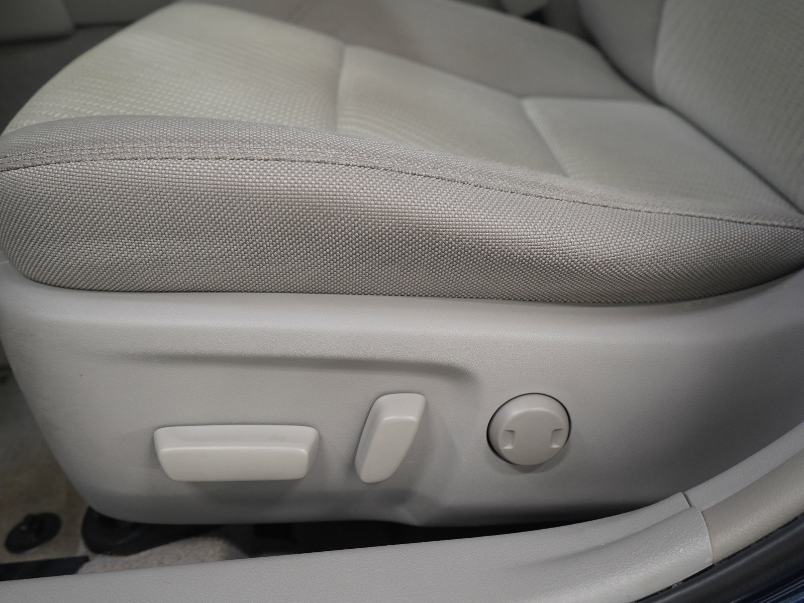 Used 2015 Toyota Camry LE image 22