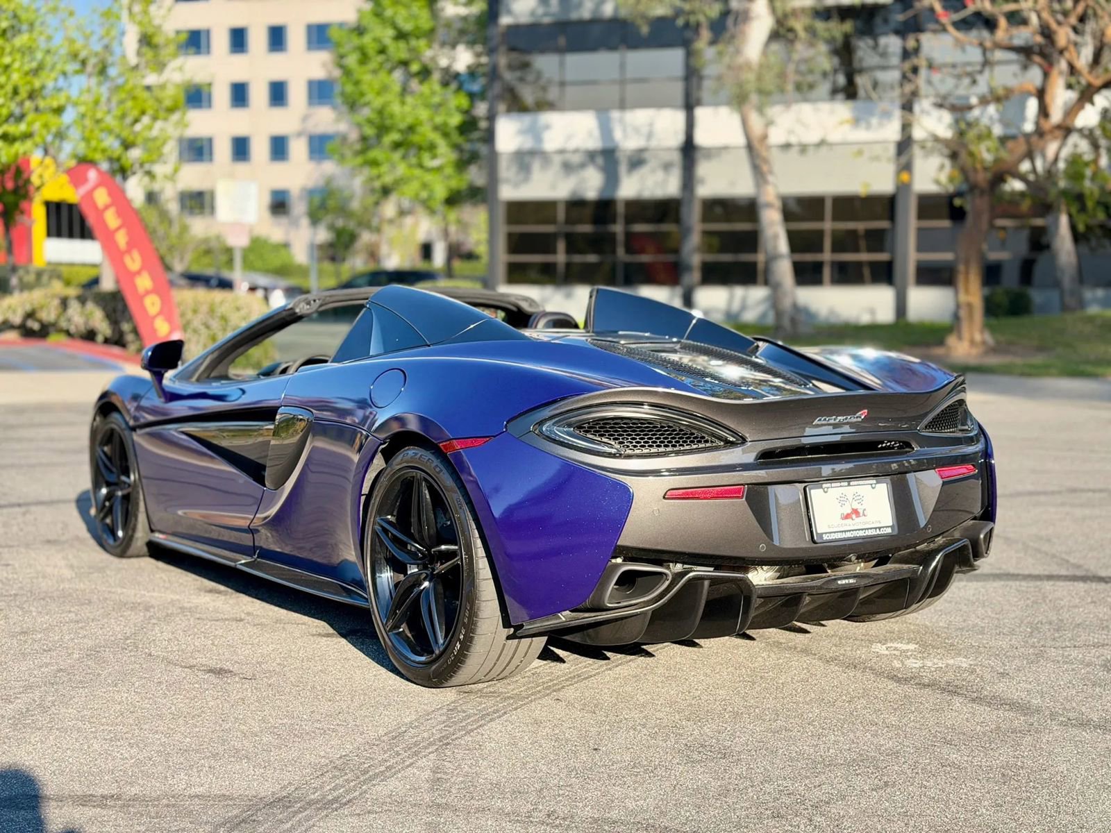 Used 2018 McLaren 570S Spider image 26