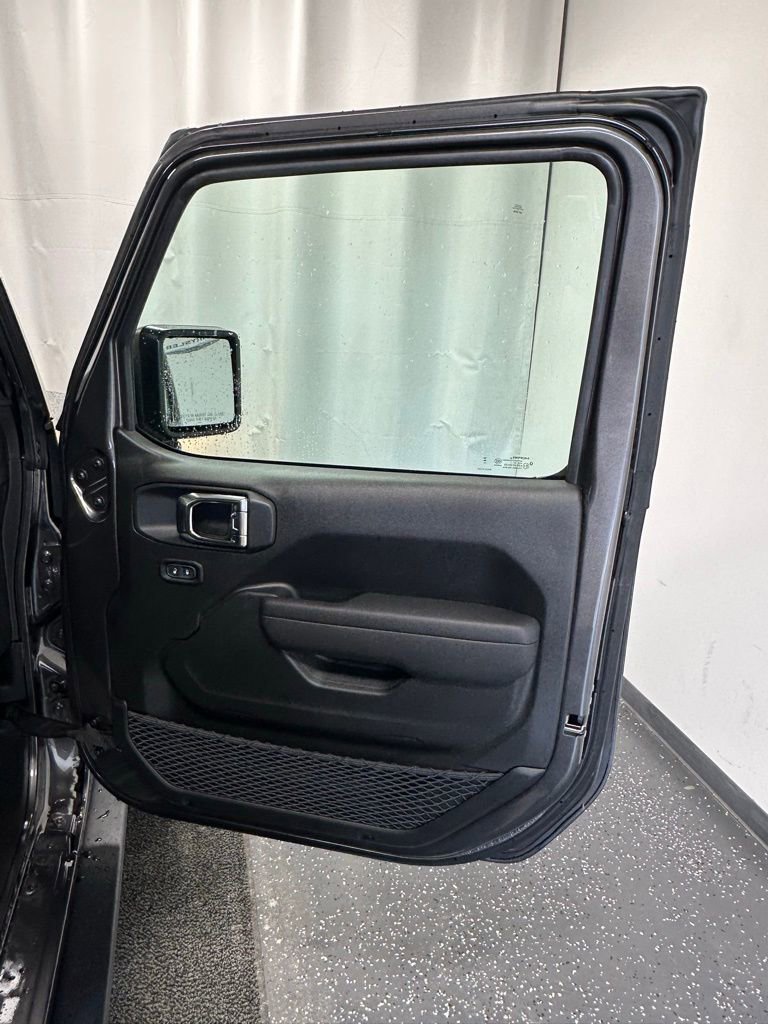 New 2025 Jeep Gladiator Sport AWD/4WD image 16