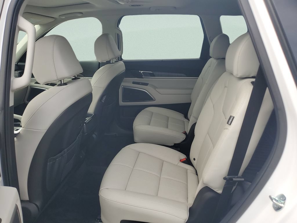 Used 2025 Kia Telluride EX w/ EX Captain's Chair Package AWD/4WD image 10