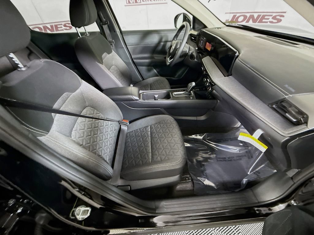 Certified 2025 Nissan Kicks SV image 29