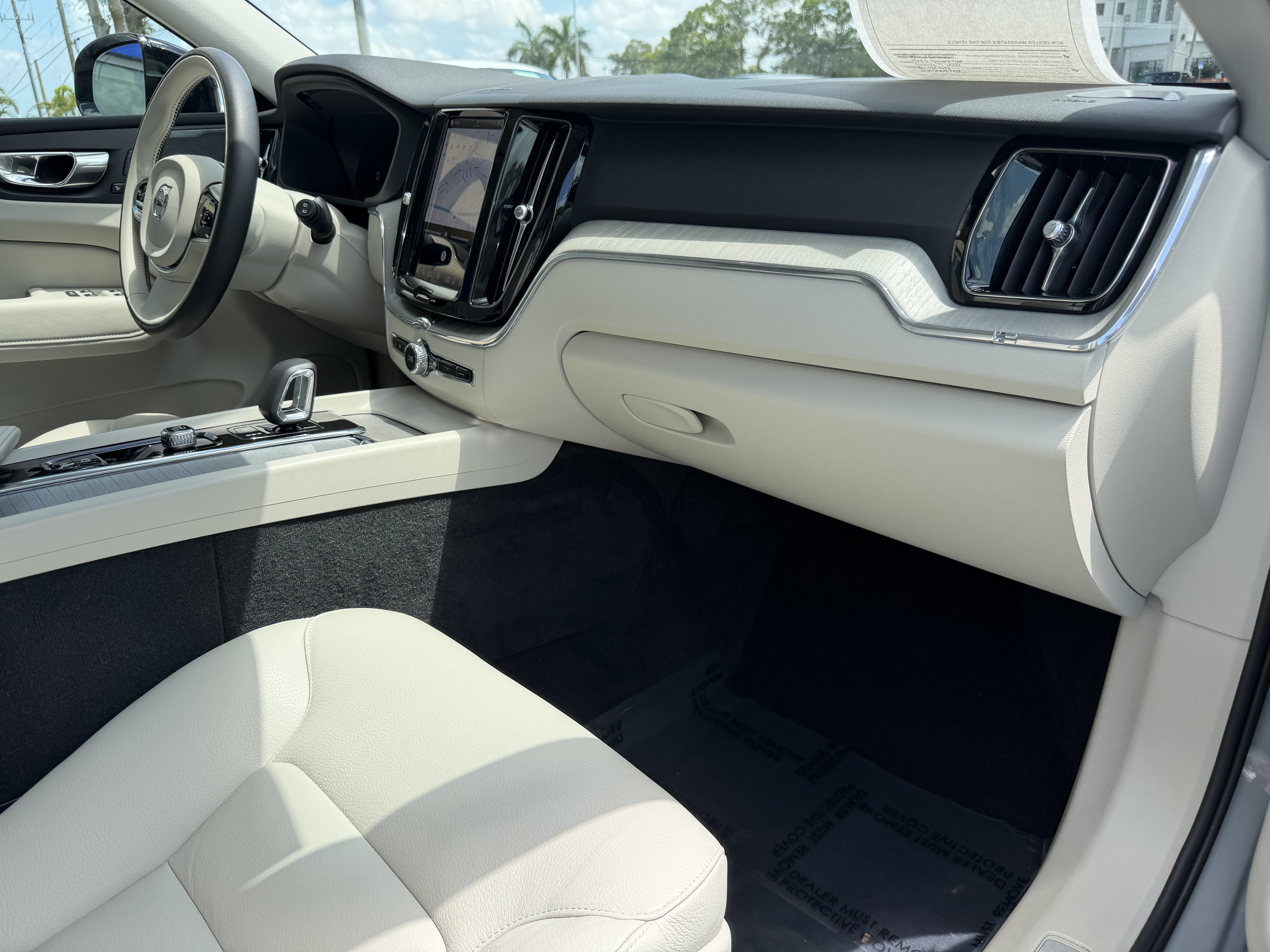 Certified 2024 Volvo XC60 B5 Plus w/ Protection Package Premier AWD/4WD image 12