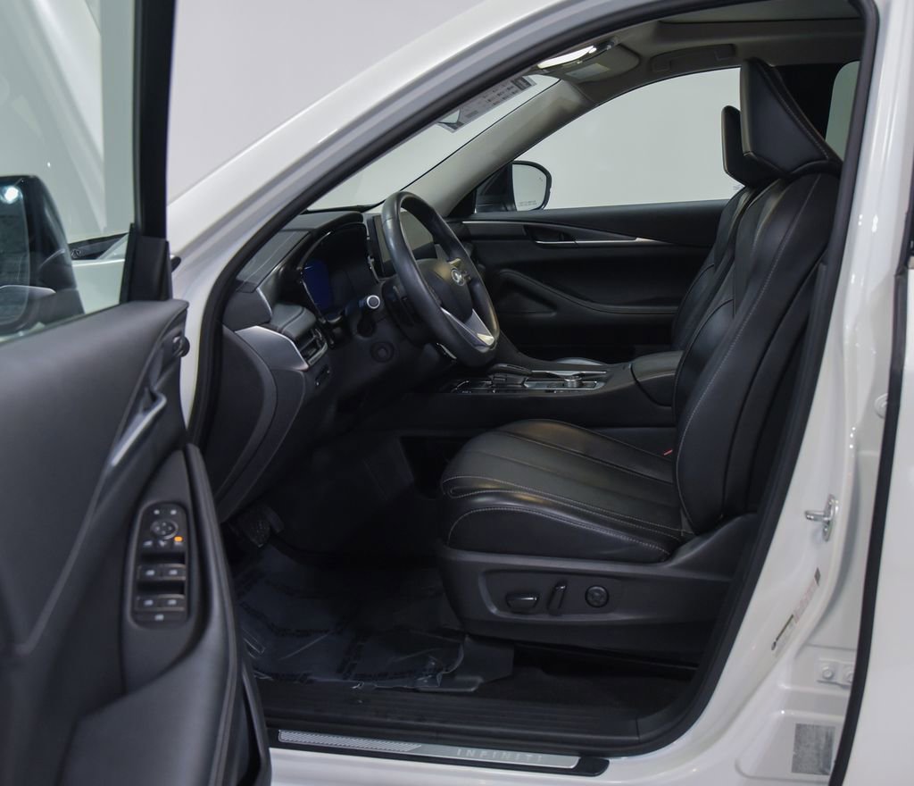 Used 2023 INFINITI QX60 Luxe w/ Cargo Package AWD/4WD image 2