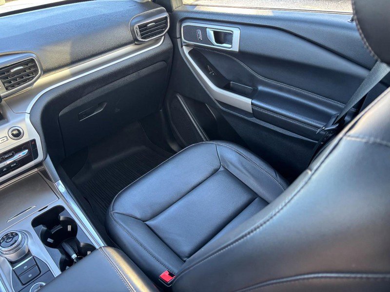 Used 2022 Ford Explorer XLT w/ Equipment Group 202A image 16