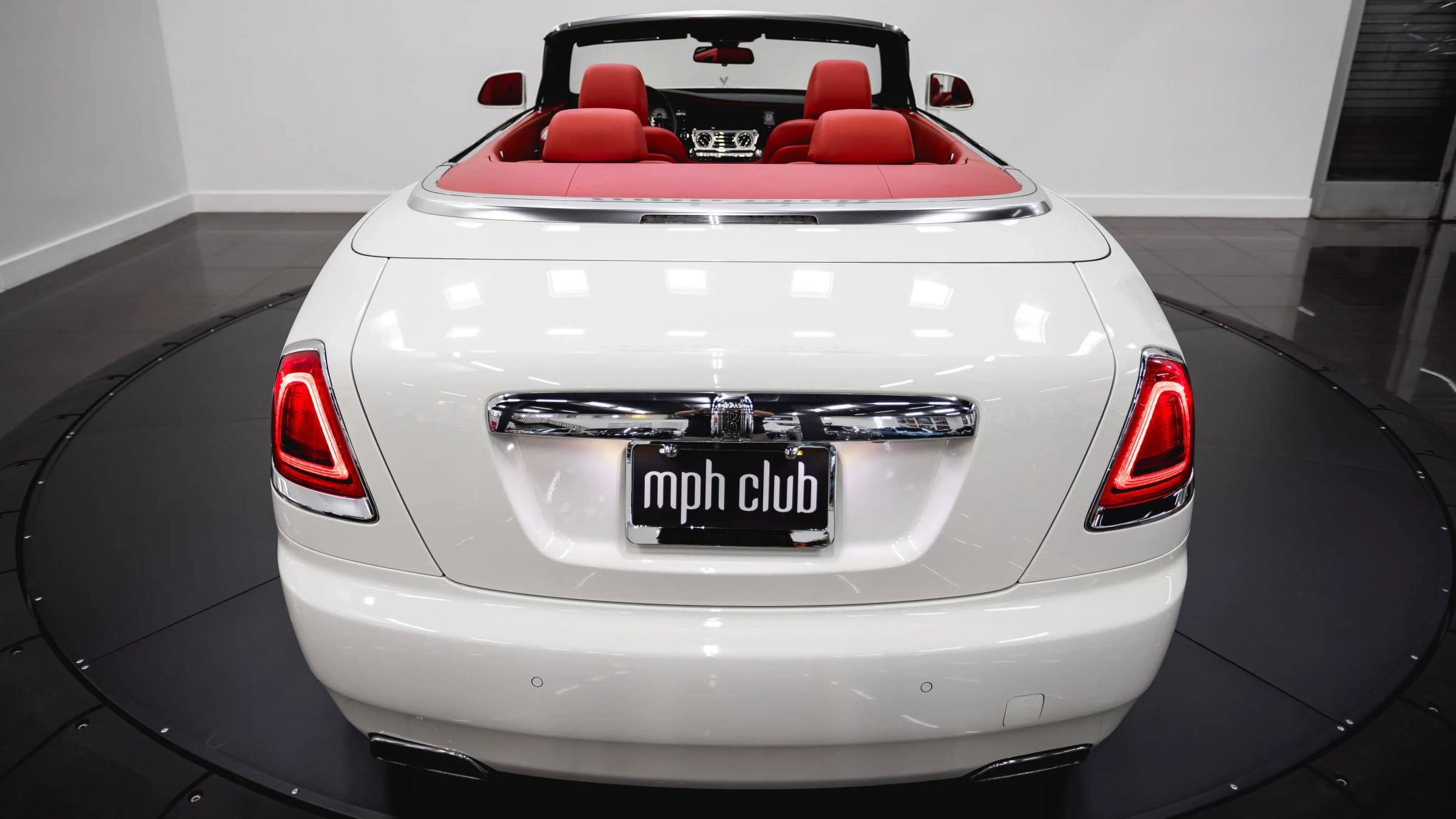 Used 2017 Rolls-Royce Dawn RWD image 37