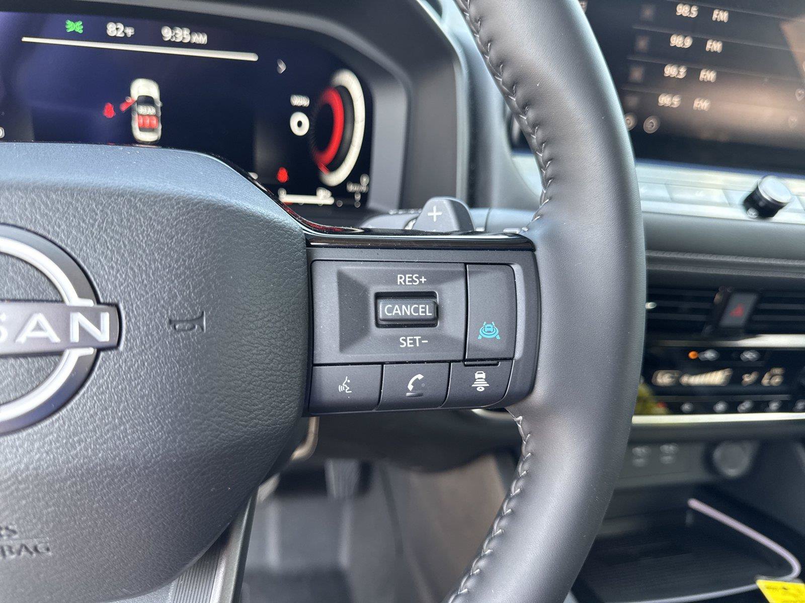 Used 2025 Nissan Rogue SL w/ SL Premium Package FWD image 17