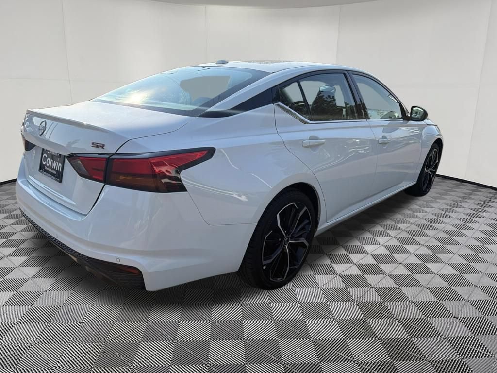 Used 2024 Nissan Altima 2.5 SR FWD image 7