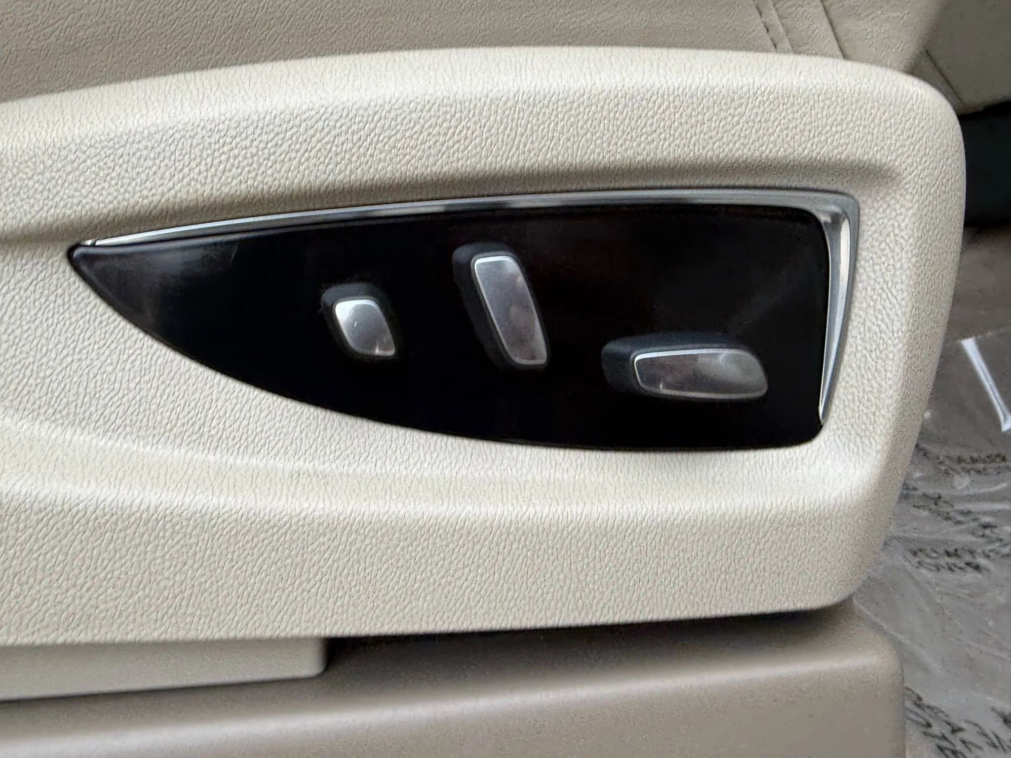 Used 2017 Cadillac Escalade ESV Luxury image 29