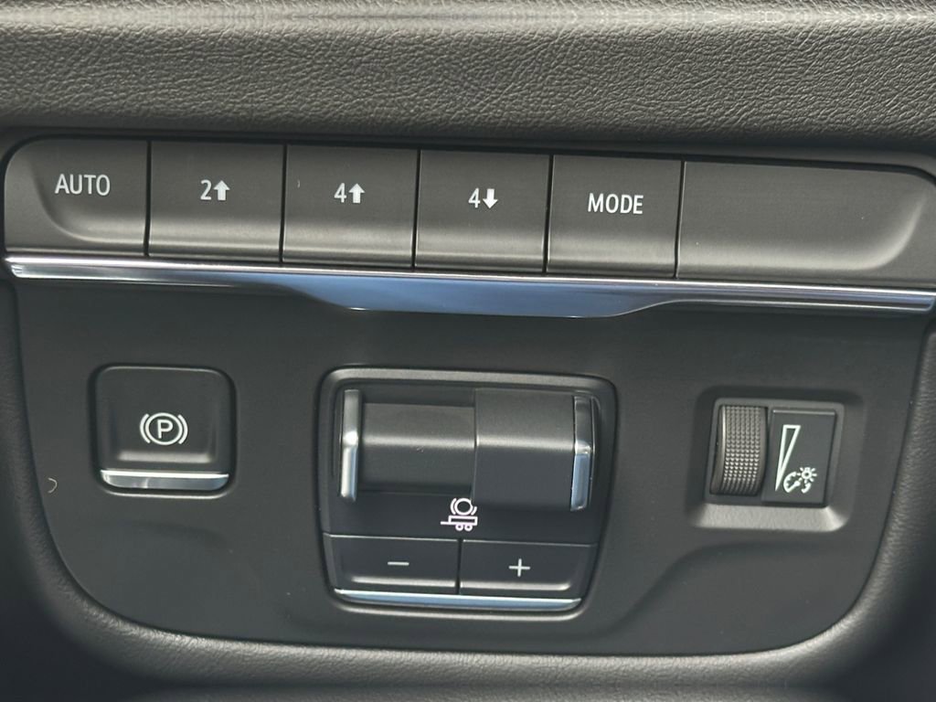 Used 2025 Cadillac Escalade Premium Luxury image 22