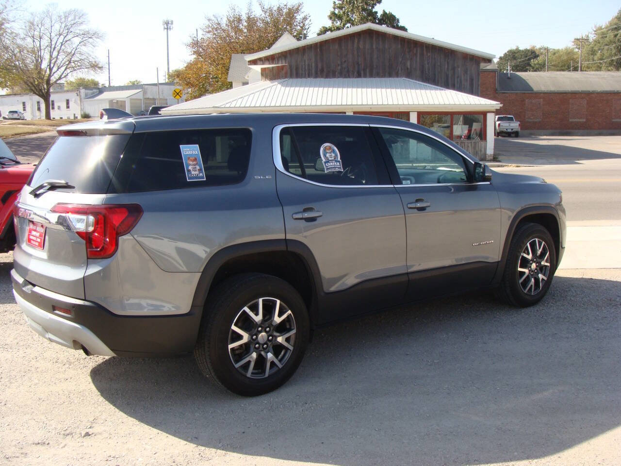 Used 2021 GMC Acadia SLE image 23