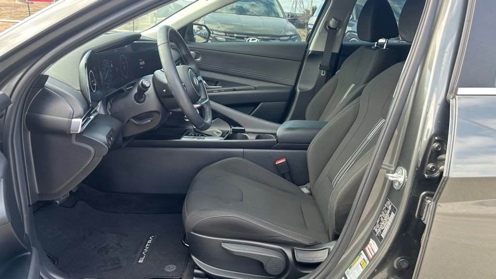 Used 2024 Hyundai Elantra SEL w/ Convenience Package image 19