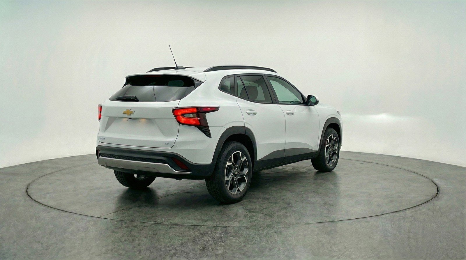 Used 2025 Chevrolet Trax LT w/ LT Convenience Package image 9